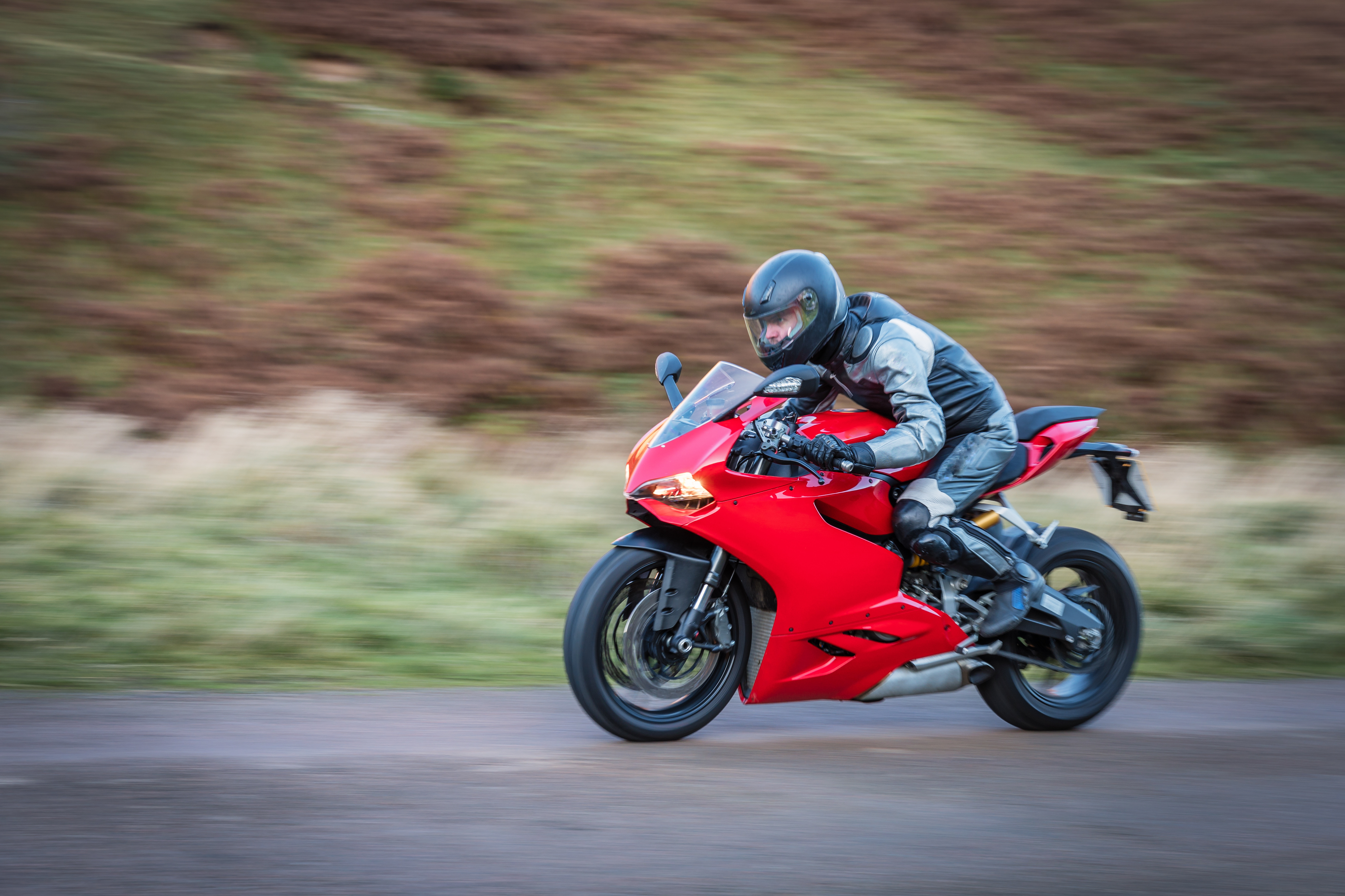 Motos
